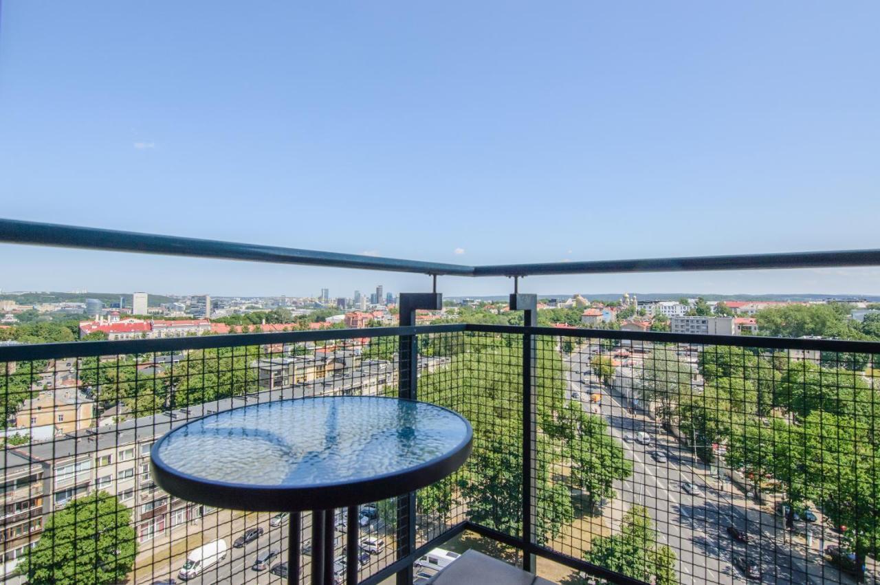Helios Luxury Apartment In Vilnius Skyscraper Екстер'єр фото