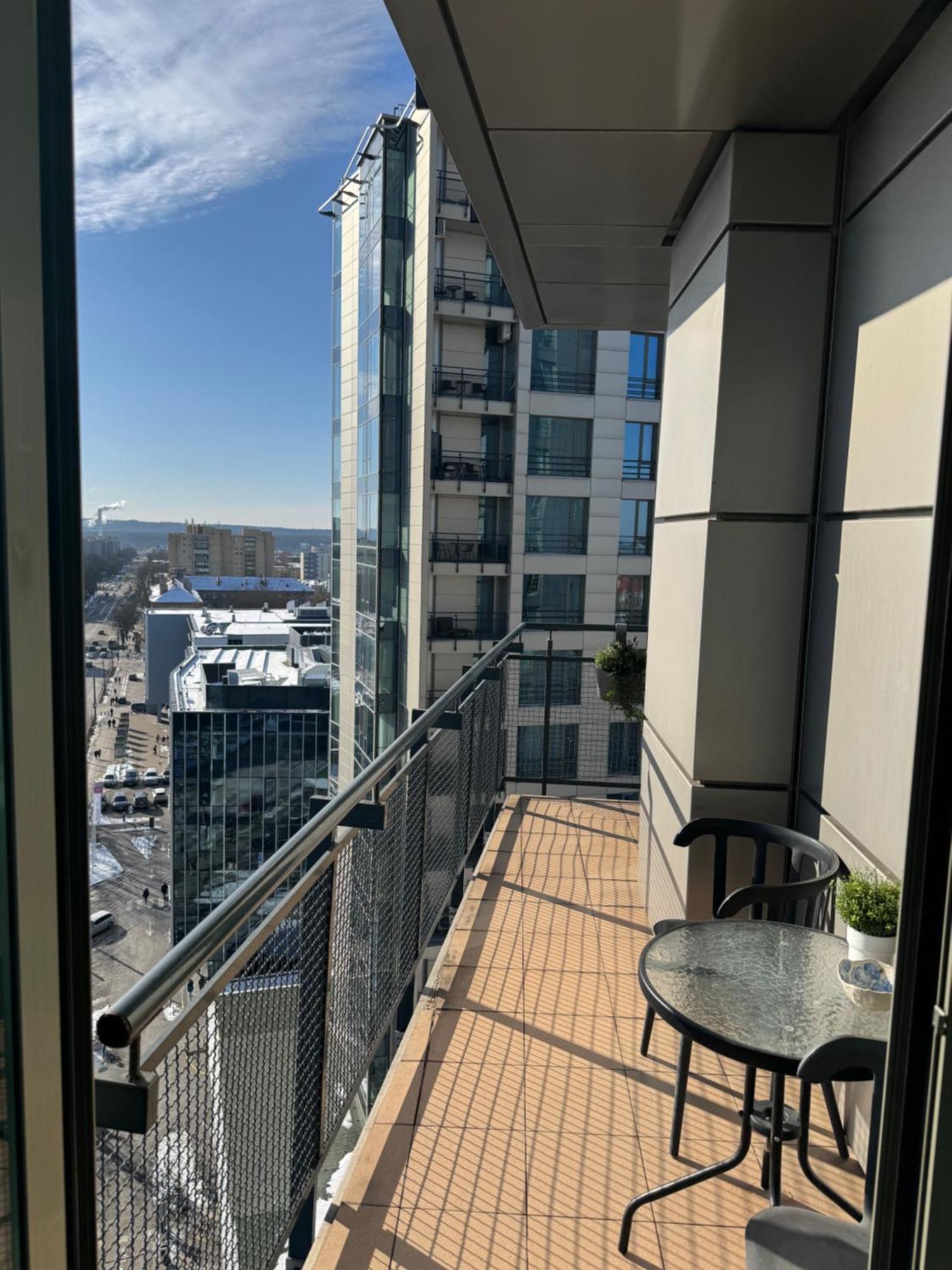 Helios Luxury Apartment In Vilnius Skyscraper Екстер'єр фото