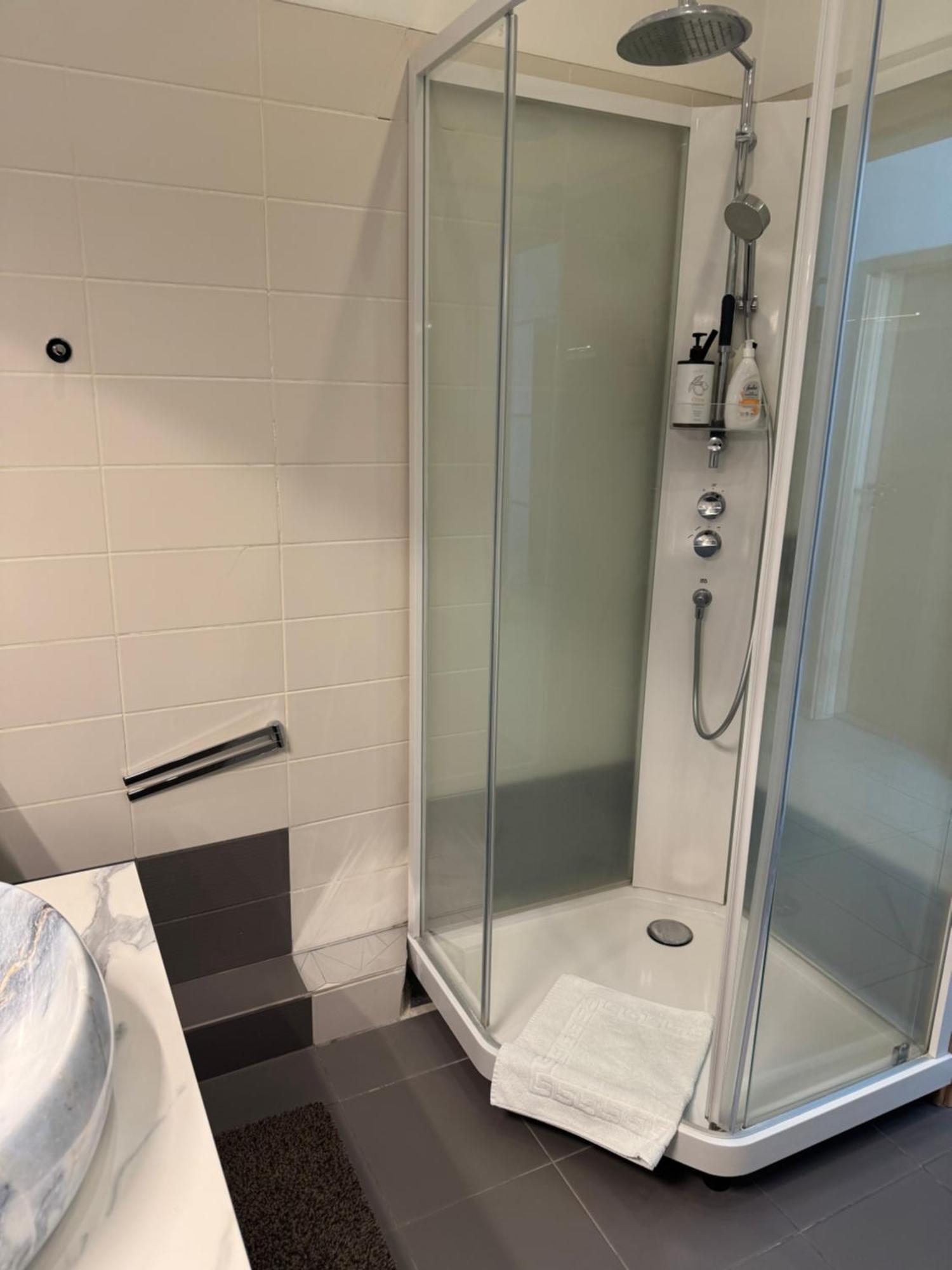 Helios Luxury Apartment In Vilnius Skyscraper Екстер'єр фото